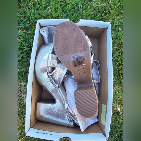 Silver Platforms - Picture 2 of 3